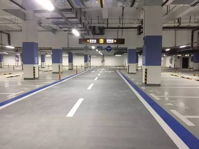 環氧樹脂地坪漆分底中面三層施工的原因